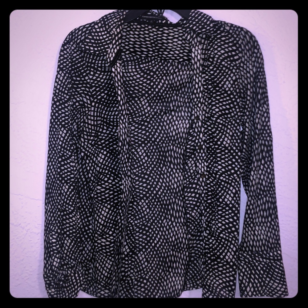 Black and white print Express button down